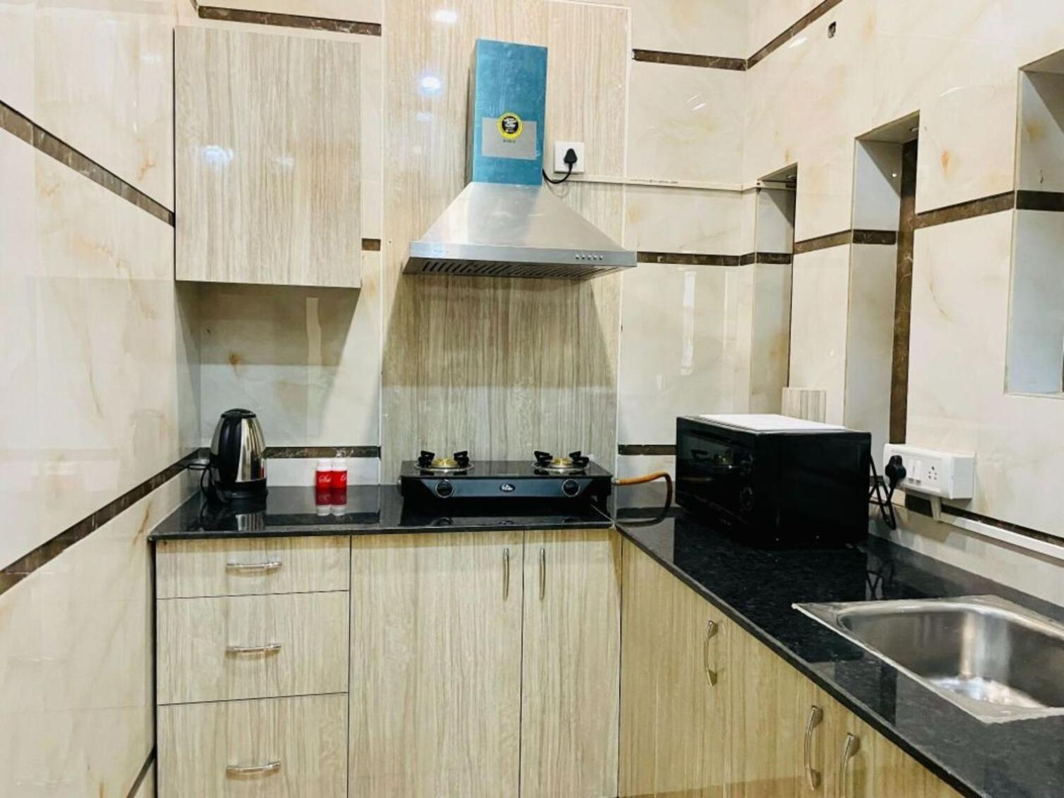 Bluo 1Bhk - Dlf Cybercity, Balcony, Lift, Parking Ґурґаон Екстер'єр фото