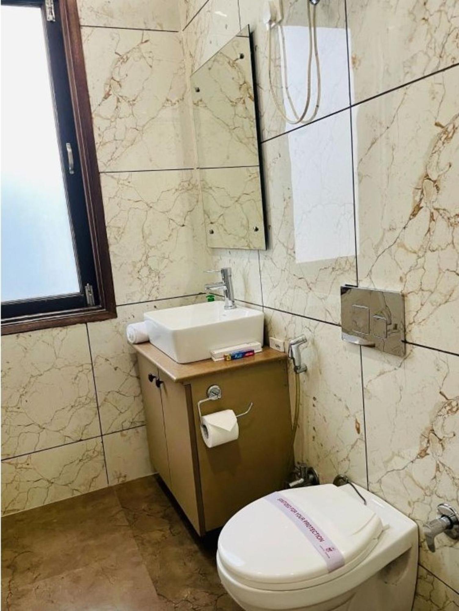 Bluo 1Bhk - Dlf Cybercity, Balcony, Lift, Parking Ґурґаон Екстер'єр фото